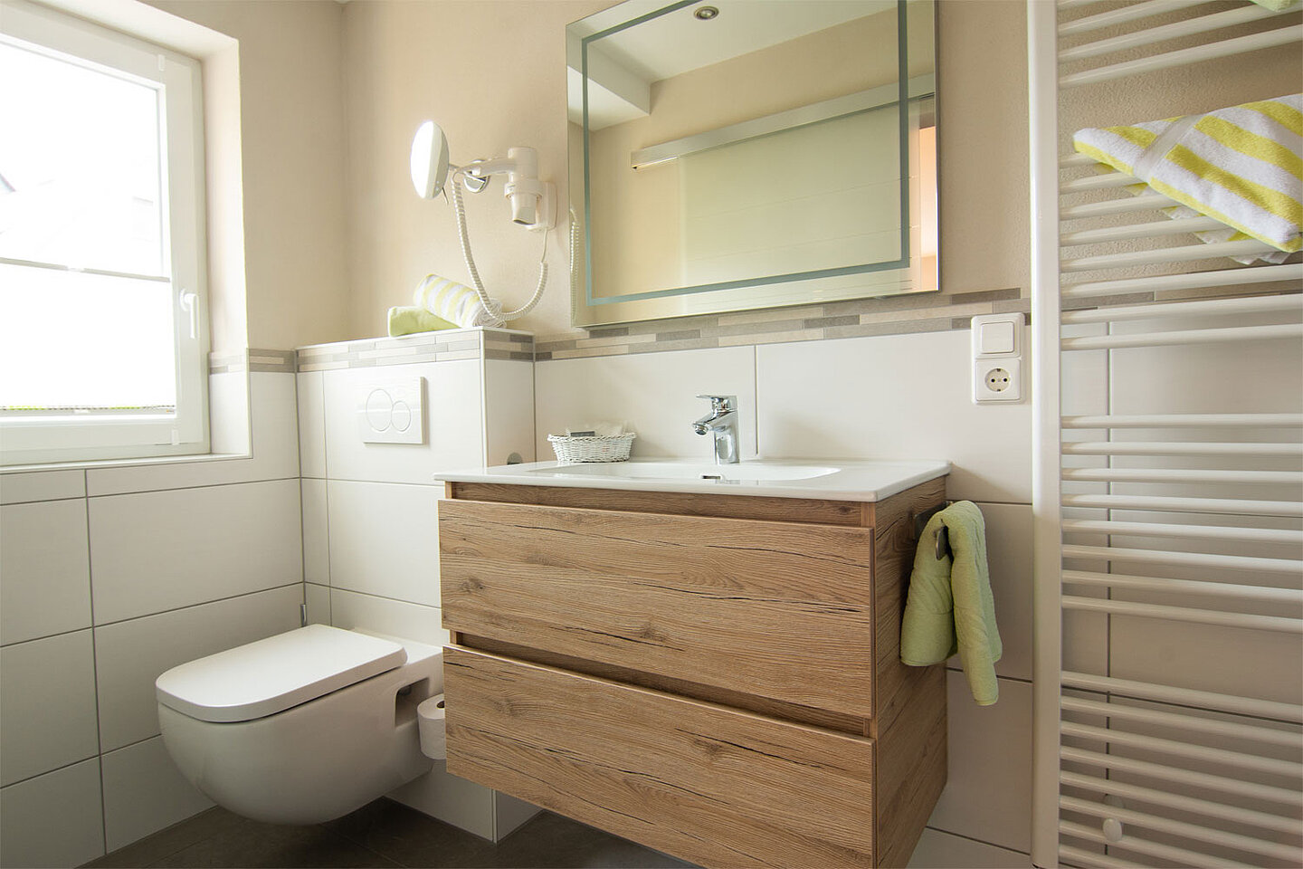 Zimmer-Bad-JuniorSuite